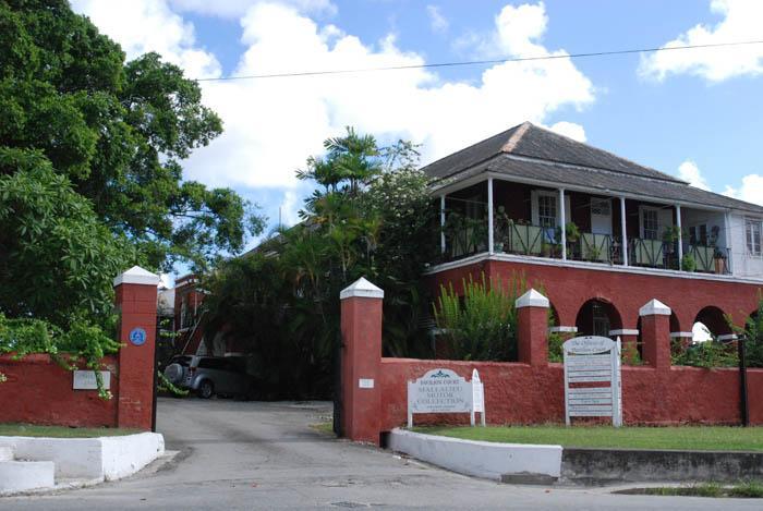 Charming Old World Apartment บริดจ์ทาวน์ ภายนอก รูปภาพ
