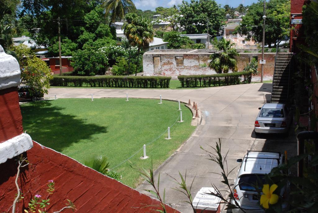 Charming Old World Apartment บริดจ์ทาวน์ ภายนอก รูปภาพ